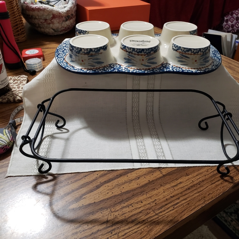 Beautiful NWOT Temptations Floral Blue Cupcake Pan and Wire Rack - Picture 3 of 9
